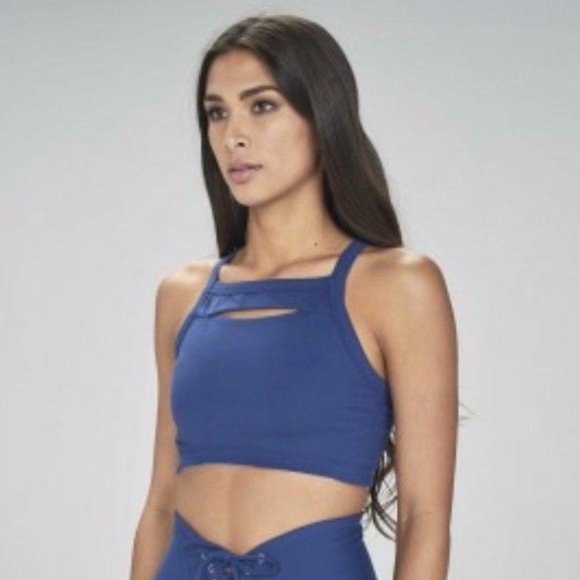 Year of Ours Other - Year of Ours Drew Cutout Slit High Neck Sports Bra